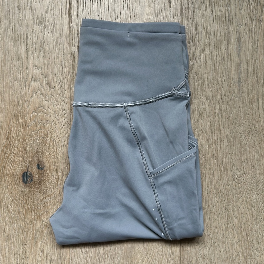 NWOT fast and free high rise tight 25" updated rhino grey size 2 lululemon